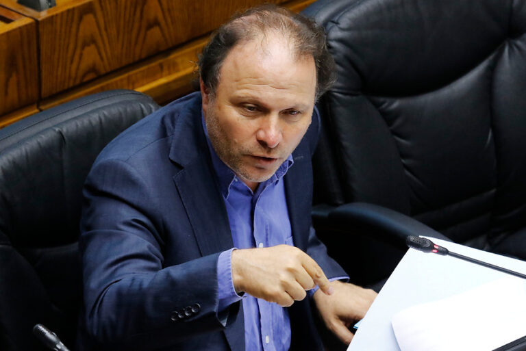 De Urresti (PS) acusa a las AFP de ser 