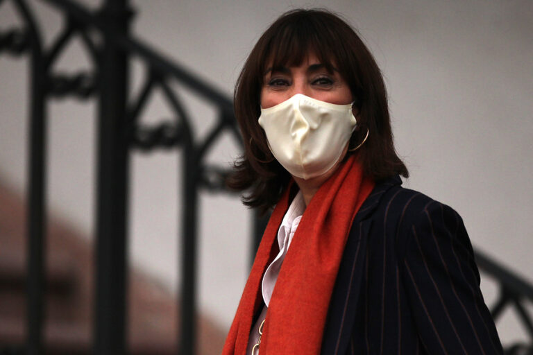 Ministra Zalaquett valora el trabajo de Lastesis: 