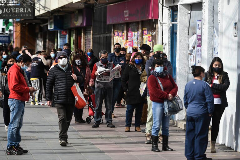 Extranjeros pueden solicitar el permiso de residencia permanente en Chile de forma online hasta septiembre