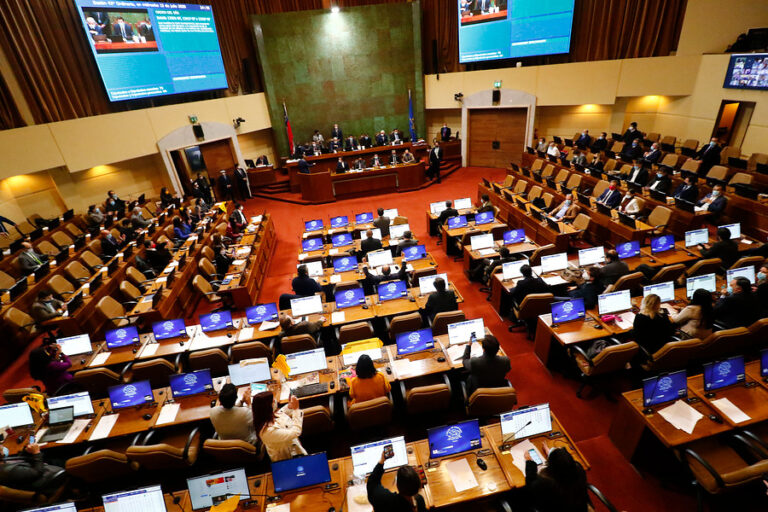 Encuesta Cadem: 82% dice que retiraría su 10% de las AFP si se aprueba el proyecto