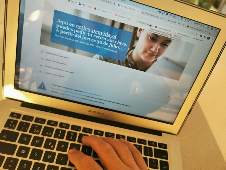 Alto flujo de usuarios y caída de sitios se registran en el inicio del proceso para el retiro del 10%