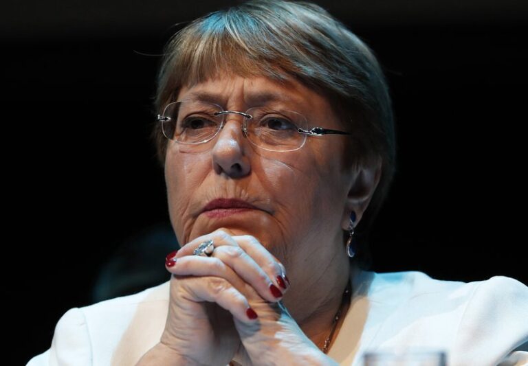 Bachelet reaparece en Twitter en el Día de Mandela: 