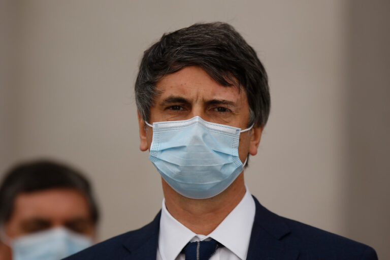 Ministro Couve explica nuevo sistema nacional satelital: 