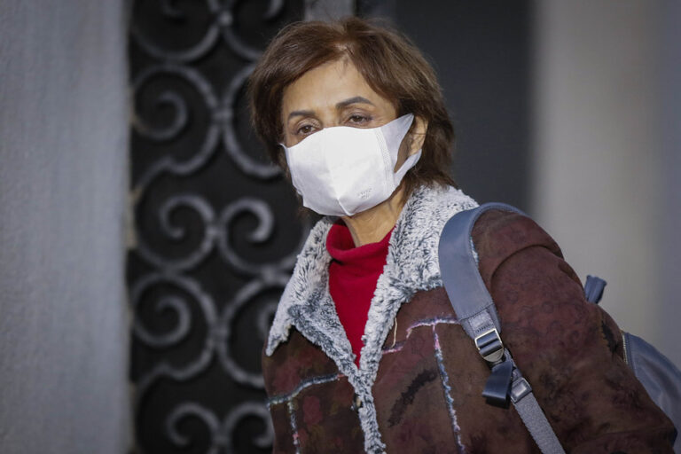 Llevar botella con agua y mascarilla de repuesto: Últimos tips de Paula Daza en la previa del 25-O