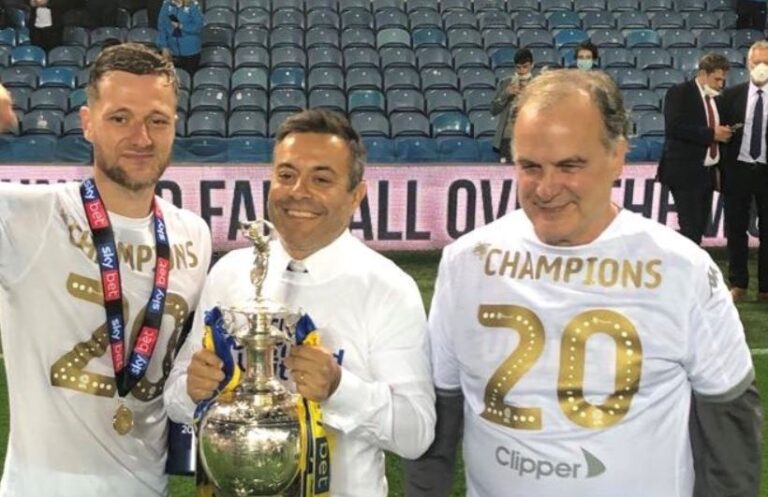 Bielsa volvió a ser campeón de una liga tras 22 años y celebra el ascenso con goleada