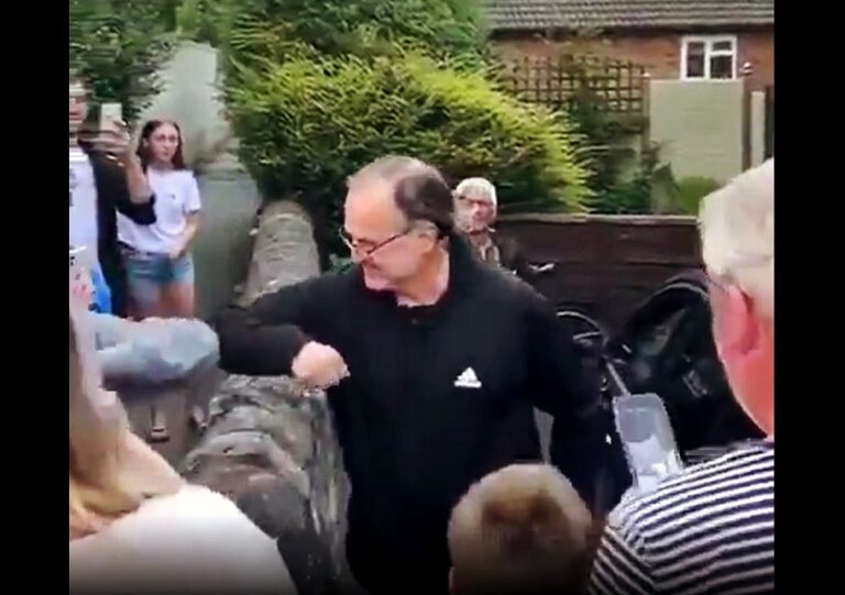 El pueblo de Leeds le entregó su amor a Bielsa tras el histórico ascenso a la Premier