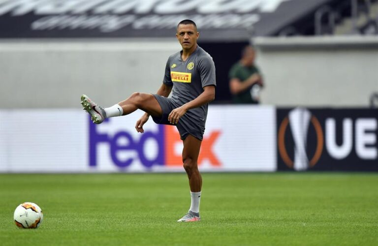 Conte confirmó que Alexis no podrá jugar las semifinales de Europa League