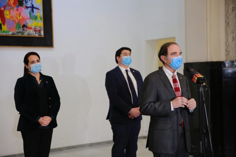 Ministro Larraín tras acuerdo con machi Celestino: 