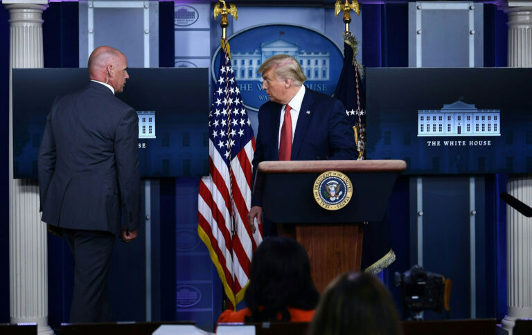 Trump abandonó abruptamente conferencia por tiroteo cerca de la Casa Blanca
