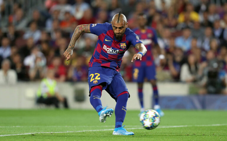 Nuevo DT del Barcelona ya le habría comunicado a Vidal que no está en sus planes