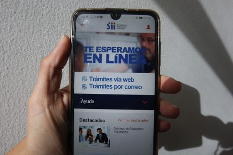 Ministro Briones asegura que algunos de los problemas para cobrar el bono clase media de $500 mil ya han sido resueltos