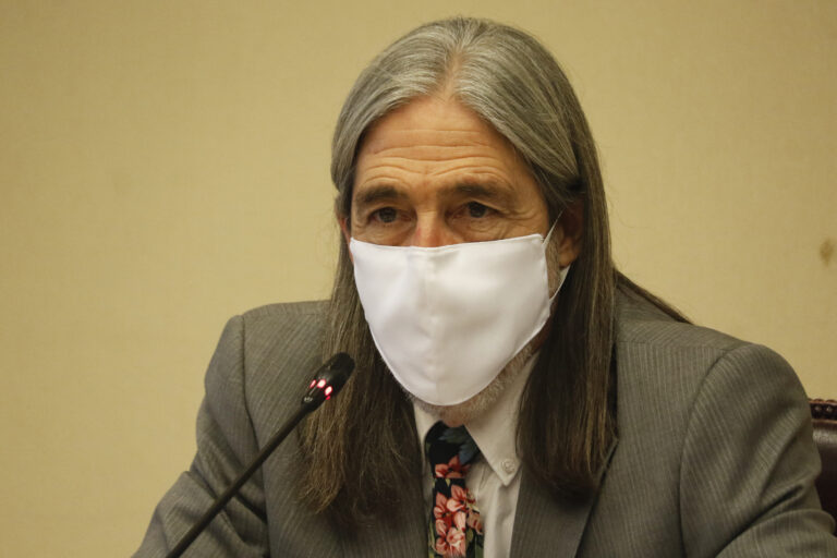 Paro de camioneros: Senador Letelier llama al gobierno a 