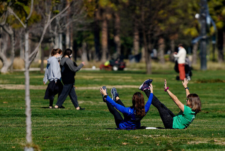 Minsal anuncia que quienes realicen deporte al aire libre pueden hacerlo sin mascarilla en comunas en Transición