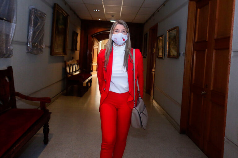 Sabat agradece llegada al Senado a RN: 