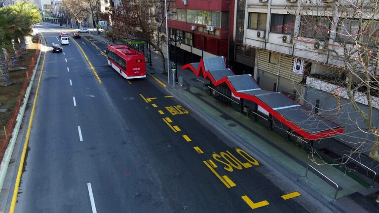 Santiago reparó 136 paraderos y 30 estaciones de transbordo dañados en el estallido social