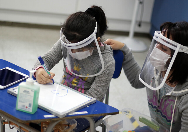 Unicef y OMS advierten que el uso de mascarilla en niños debe ser a partir de los 12 años