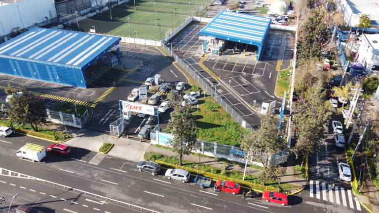 Largas filas de vehículos en Planta de Revisión Técnica en Ñuñoa: Conoce el calendario