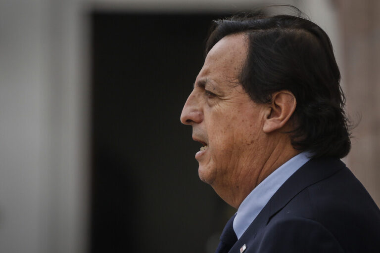 Gobierno por legislación para permitir voto de pacientes COVID-19 en plebiscito: 