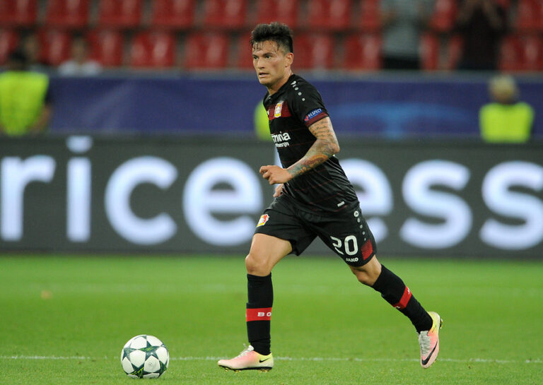 Aránguiz molesto por marginación de los cuartos en Europa League: “Nadie me lo advirtió”