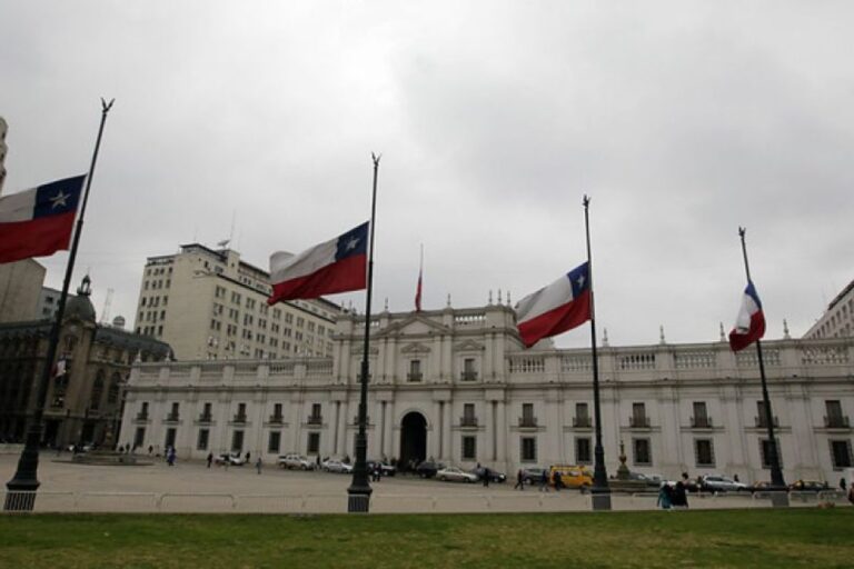 Gobierno informó que trabajador de La Moneda dio positivo por COVID-19