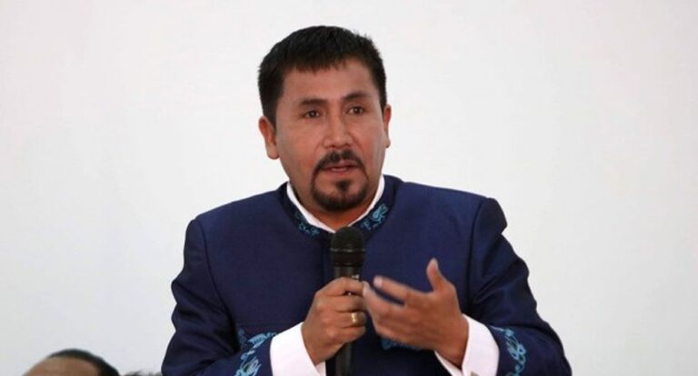 Gobernador peruano dice que comer carne de llama cura el COVID-19