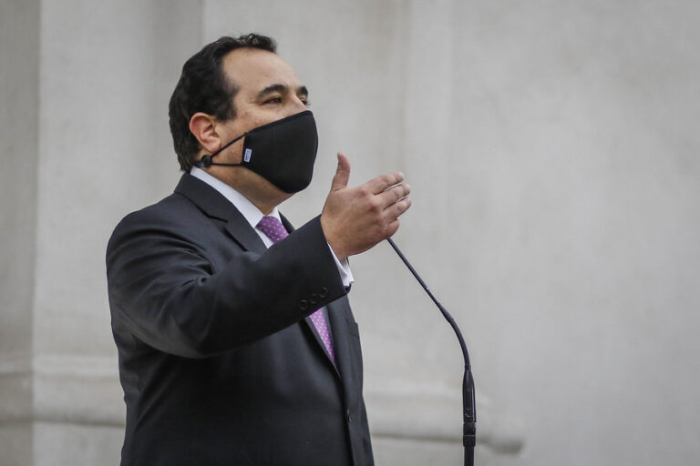 Galli condena quema de furgón policial: 