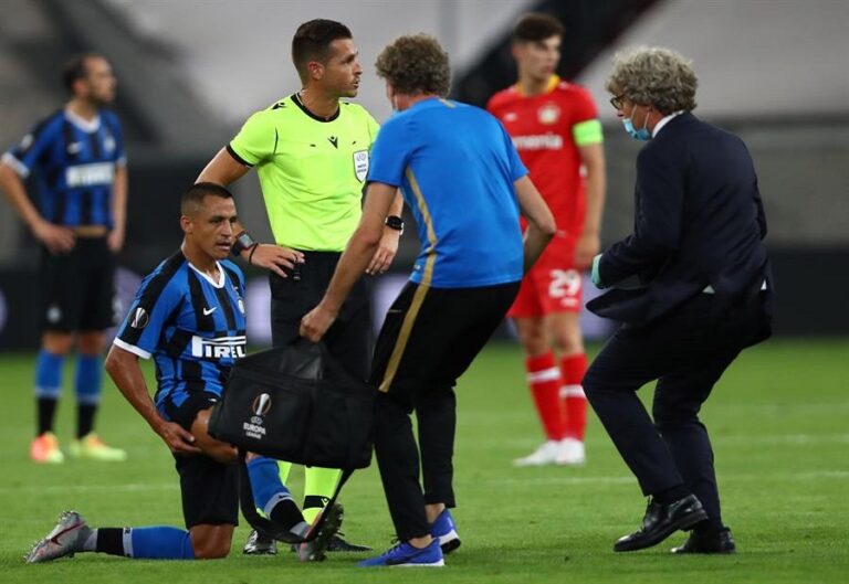 Preocupación por lesión muscular de Alexis tras triunfo del Inter ante el Leverkusen