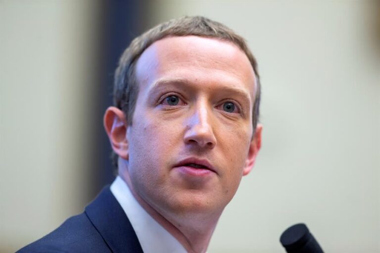 En Brasil multan a Facebook por no bloquear cuentas de allegados a Bolsonaro