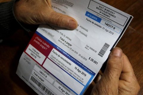 Gobierno anuncia descuento en tarifa eléctrica en 10 comunas para reducir calefacción a leña