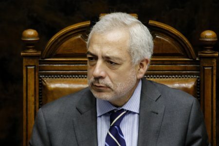 Cámaras de seguridad contradicen versión de secretario del Senado que fue a restaurante en plena cuarentena