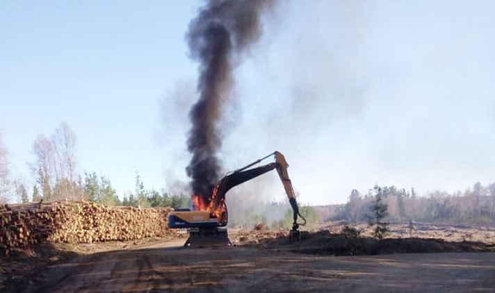 Desconocidos quemaron 6 máquinas forestales y 3 camionetas en Mulchén