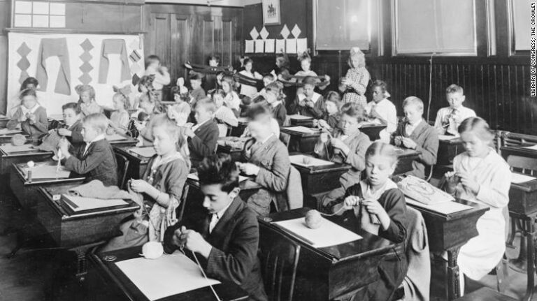 Retorno a clases presenciales: Lo que pasó en la pandemia de 1918 cuando alumnos volvieron a las escuelas
