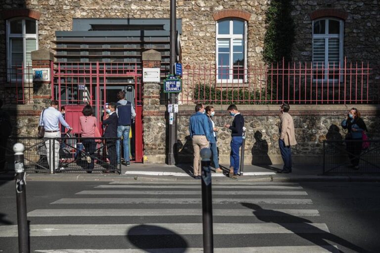 Francia ha cerrado 81 colegios y 2.100 clases en dos semanas por casos de coronavirus