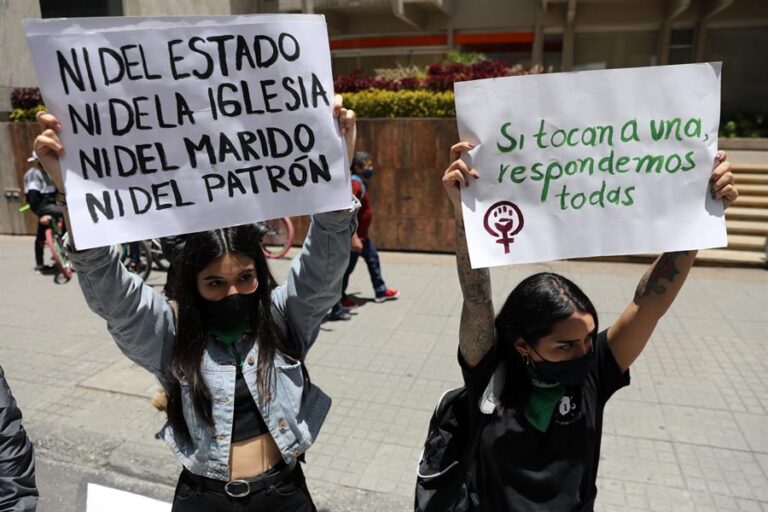 Colombia: Feministas protestaron por la despenalización del aborto frente al Palacio de Justicia