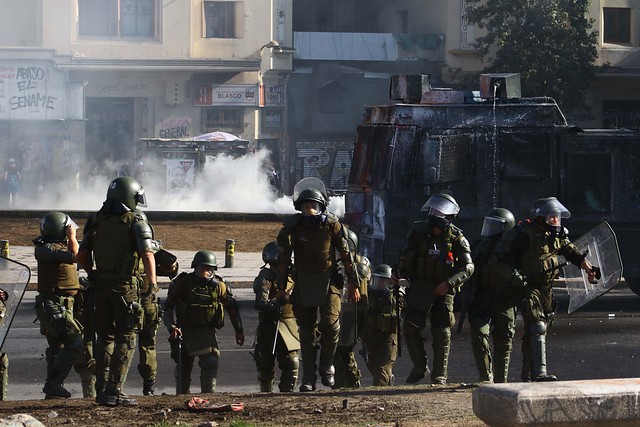 Carabineros elabora nuevo protocolo para manifestaciones: Incluye diálogo y advertencias por altoparlante