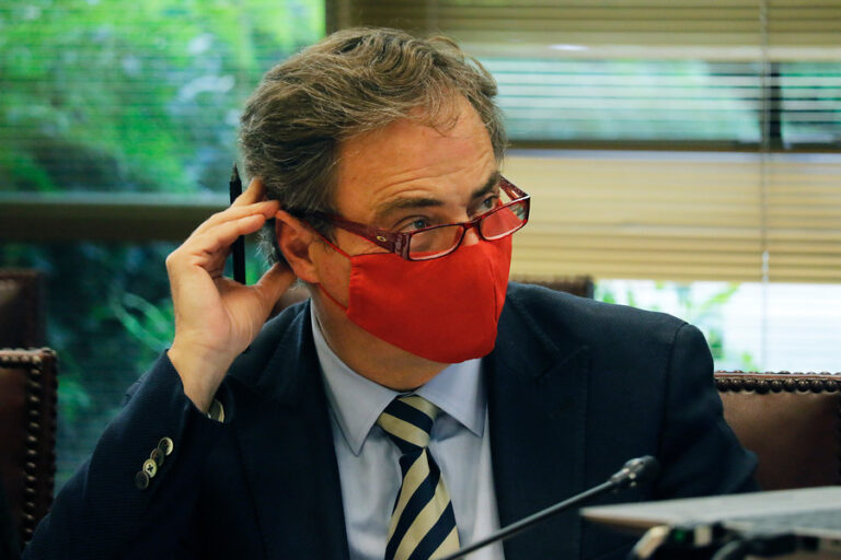 Diputado Eguiguren se realizará test PCR luego que chofer diera positivo a COVID-19