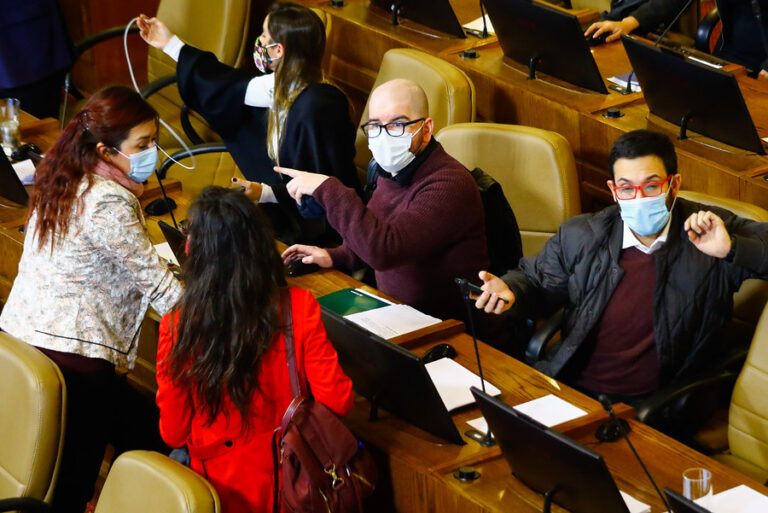 Frente Amplio descarta primarias municipales y de Gore con la ex Nueva Mayoría y apuesta a pactos de omisión