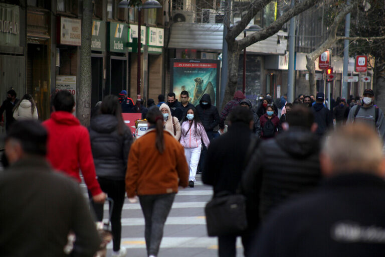 63% piensa que la situación económica es mala o muy mala, pero el 54% cree que mejorará en los próximos 6 meses