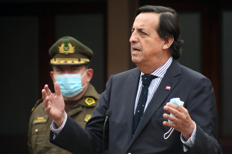 Víctor Pérez presenta su renuncia al Ministerio del Interior