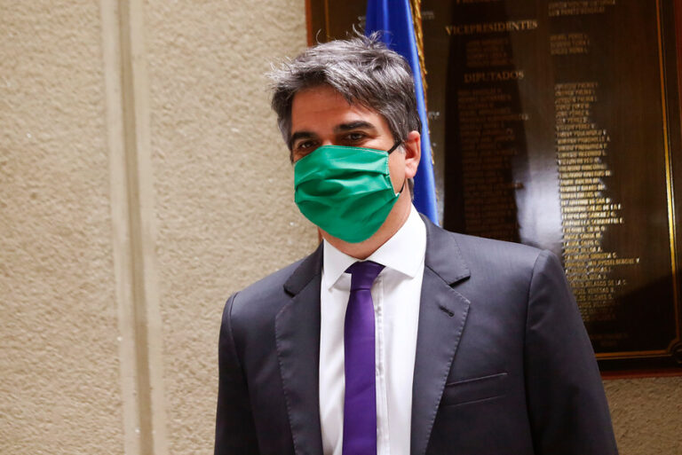 Diputado Fuenzalida (RN) y cargos formulados por Contraloría contra Carabineros: 