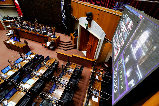 Senado aprueba la suspensión de la Evaluación Docente este año