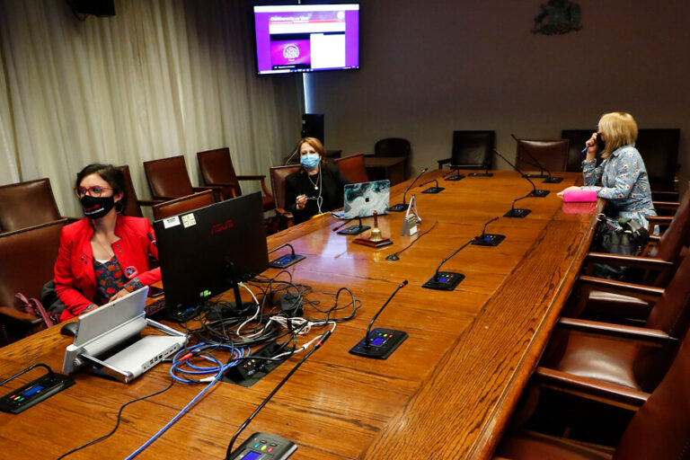 Comisión de Mujeres aprobó idea de legislar sanciones al acoso sexual en el ámbito académico