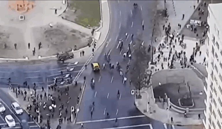 Manifestaciones en Plaza Italia terminaron con 28 detenidos por infracciones al Código Sanitario