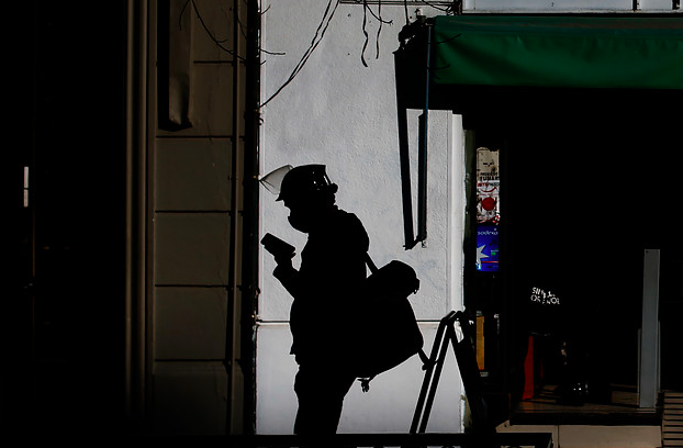 Mercado laboral muestra mejoras: Desempleo cayó un 25% en la RM en un año