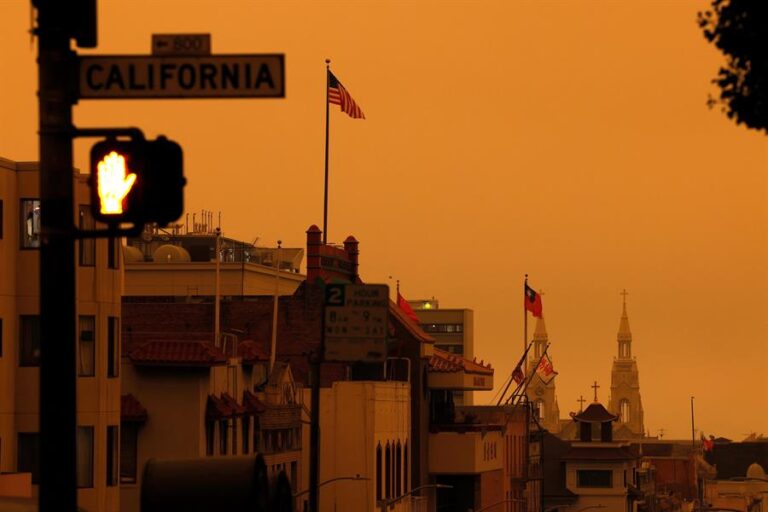 San Francisco fue cubierta por un cielo naranja a causa de incendios en California