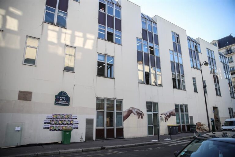 Francia: Cuatro personas fueron heridas en ataque fuera de antigua sede del Charlie Hebdo
