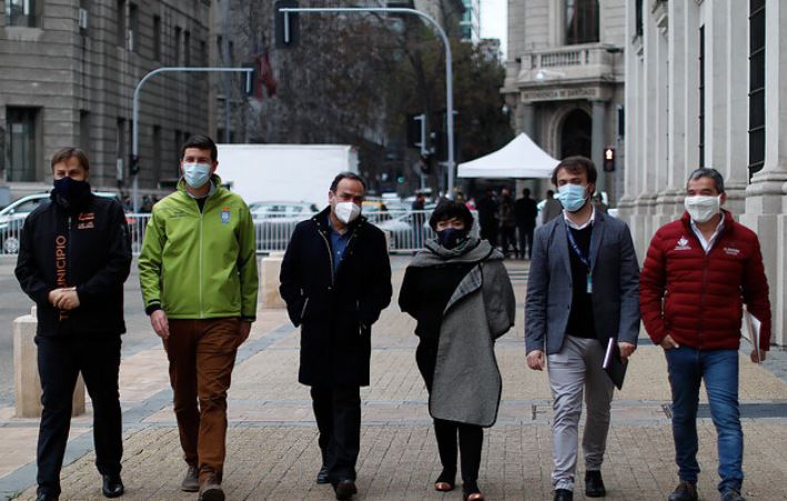 Plebiscito: Alcaldes piden que el transporte público sea gratuito el día de la votación