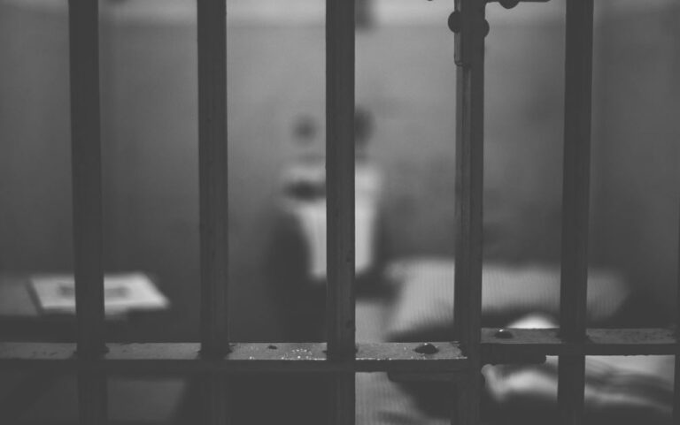 Estados Unidos: Condenan a un año de cárcel a hombre por realizar fiesta en plena pandemia