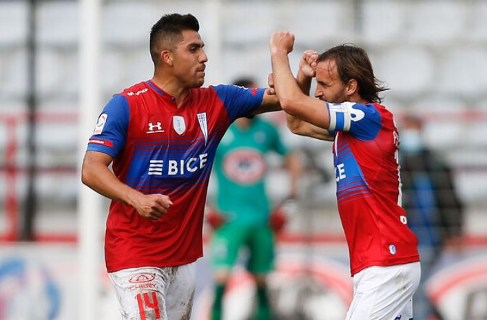 Católica vence a Huachipato y se aleja de sus perseguidores