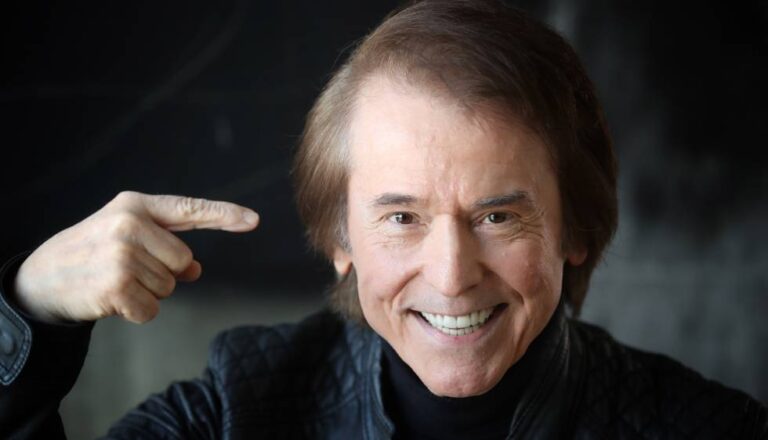 Raphael realizará colaboración con Mon Laferte en disco que celebra sus 60 años de carrera